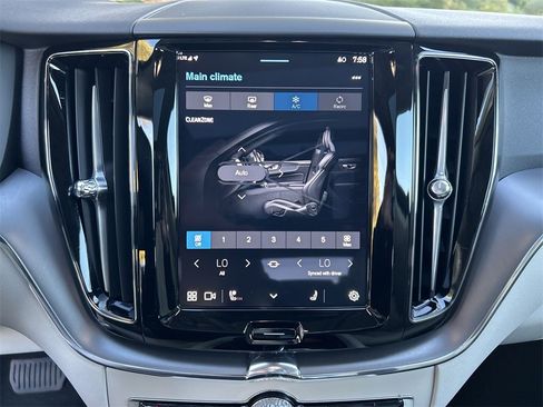 New 2025 Volvo XC60 B5 Core w/ Protection Package Premier image 21
