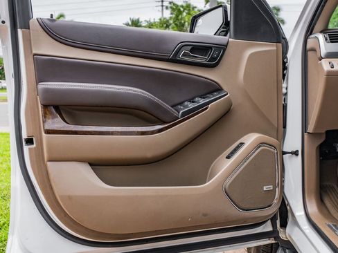 Used 2019 Chevrolet Suburban LT RWD image 17