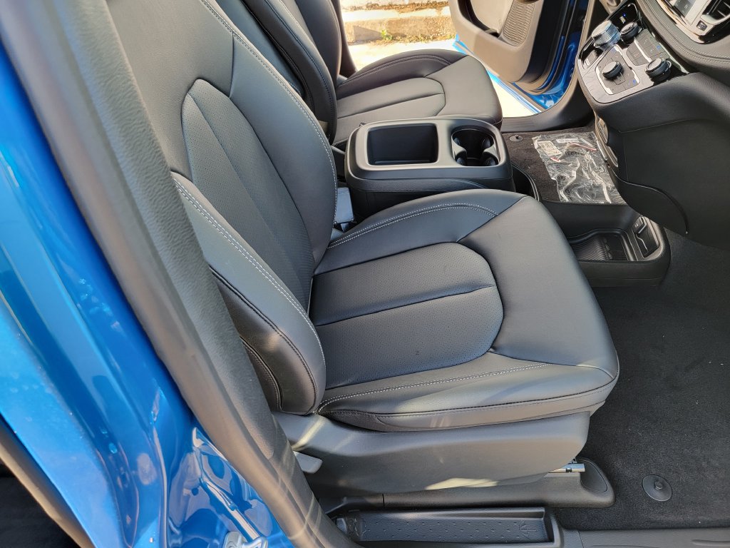 New 2026 Chrysler Pacifica Select FWD image 15