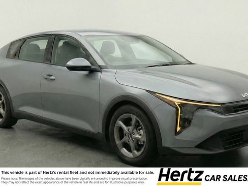 Used 2025 Kia K4 LXS image 1