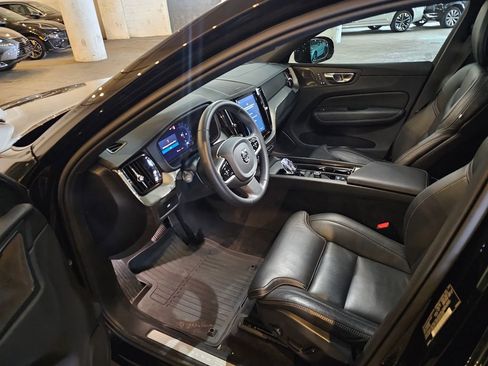 Used 2025 Volvo XC60 B5 Ultra image 17