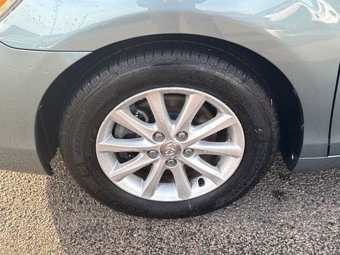Used 2011 Toyota Camry image 38