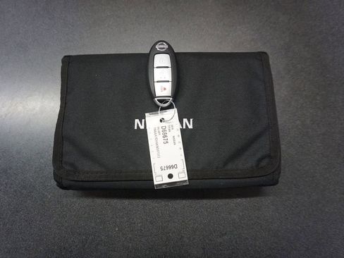 Used 2019 Nissan Titan SV image 16