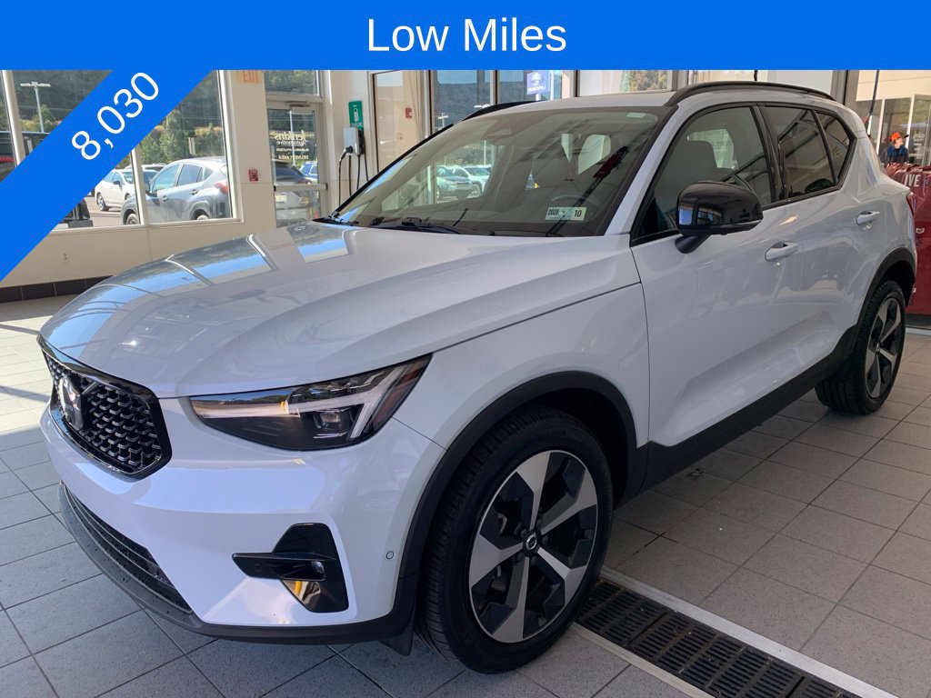 Used 2026 Volvo XC40 B5 Plus AWD/4WD image 2
