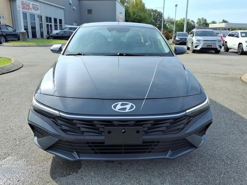 Used 2025 Hyundai Elantra SE FWD image 19