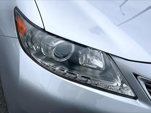 Used 2013 Lexus ES 300h image 27