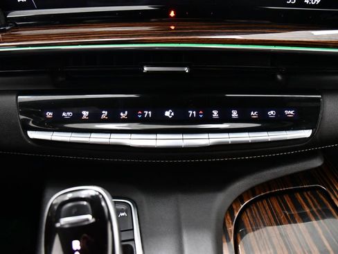 Used 2022 Cadillac Escalade ESV Premium Luxury image 14