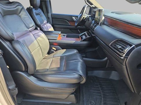 Used 2018 Lincoln Navigator Select w/ Technology Package image 10