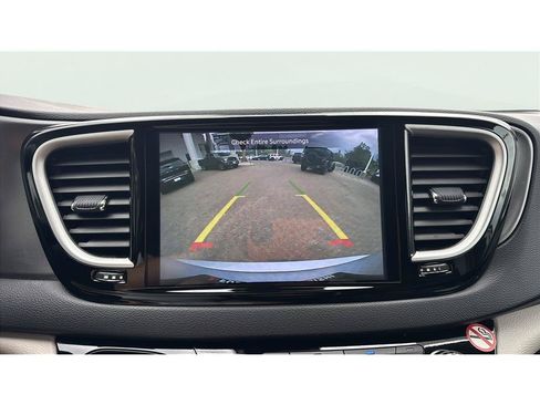 Used 2024 Chrysler Pacifica Touring-L FWD image 36