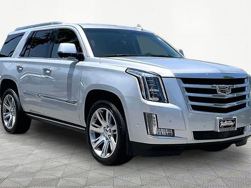 Used 2018 Cadillac Escalade Premium Luxury AWD/4WD image 5