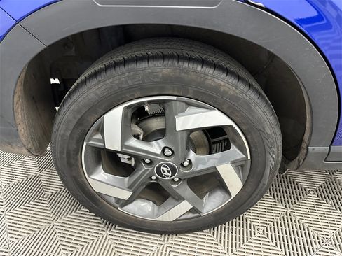 Used 2025 Hyundai Venue Limited image 17