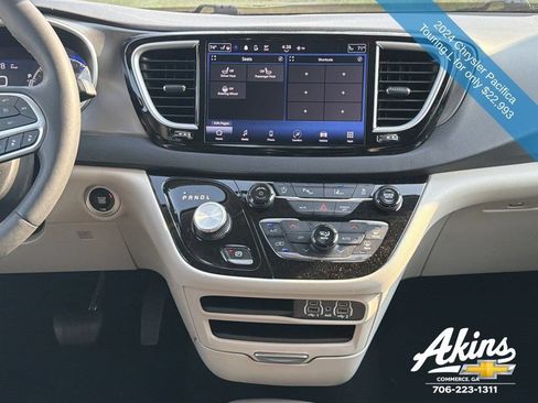 Used 2024 Chrysler Pacifica Touring-L FWD image 22