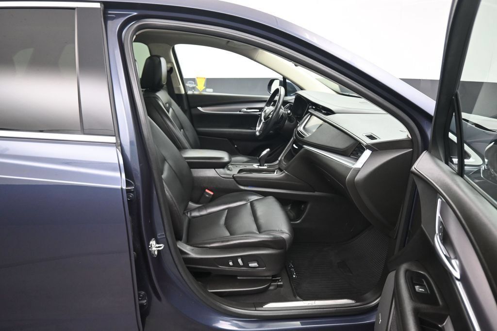 Used 2018 Cadillac XT5 Luxury w/ Driver Awareness Package FWD image 43