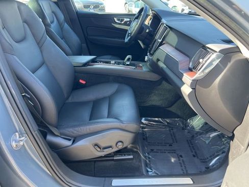 Certified 2023 Volvo XC60 B5 Plus image 18