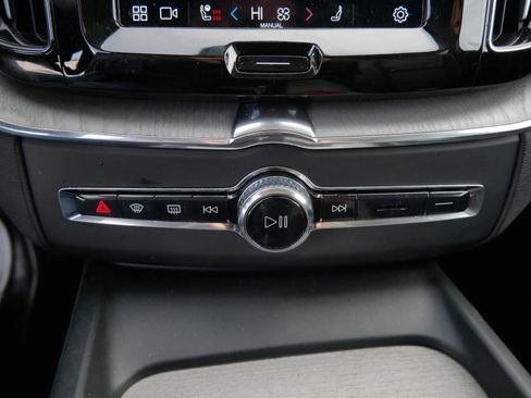 Certified 2025 Volvo XC60 B5 Plus image 19