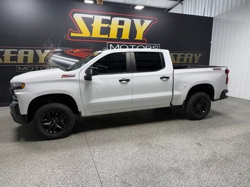 Used 2022 Chevrolet Silverado 1500 LT Trail Boss w/ LT Trail Boss Premium Package AWD/4WD image 2