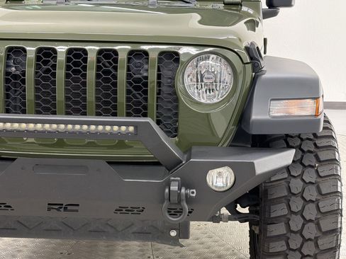 Used 2024 Jeep Wrangler Unlimited Sport AWD/4WD image 12