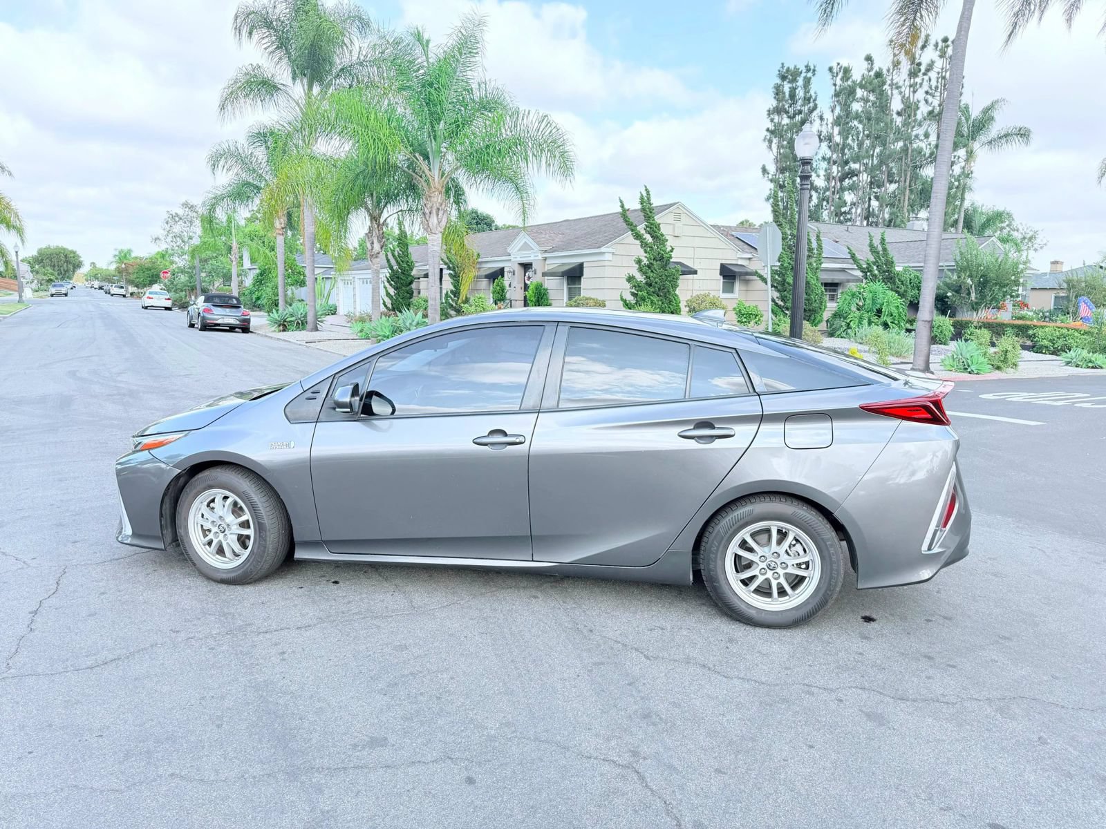 Used 2021 Toyota Prius Prime LE FWD image 7
