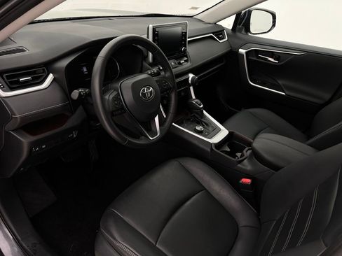 Used 2019 Toyota RAV4 Limited image 12