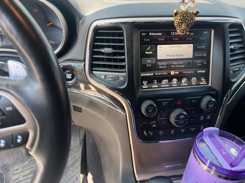 Used 2017 Jeep Grand Cherokee Overland w/ Jeep Active Safety Group AWD/4WD image 12