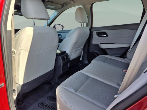 Certified 2023 Nissan Rogue SV FWD image 17