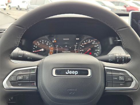 Used 2024 Jeep Compass Latitude image 35