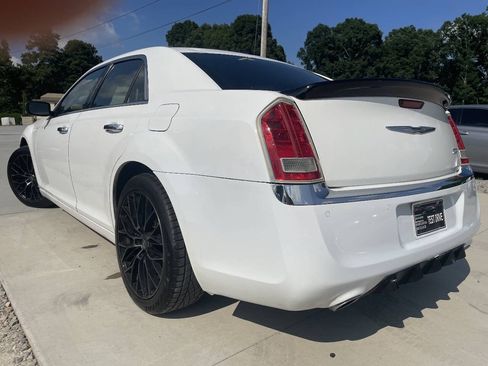 Used 2011 Chrysler 300 Limited RWD image 5