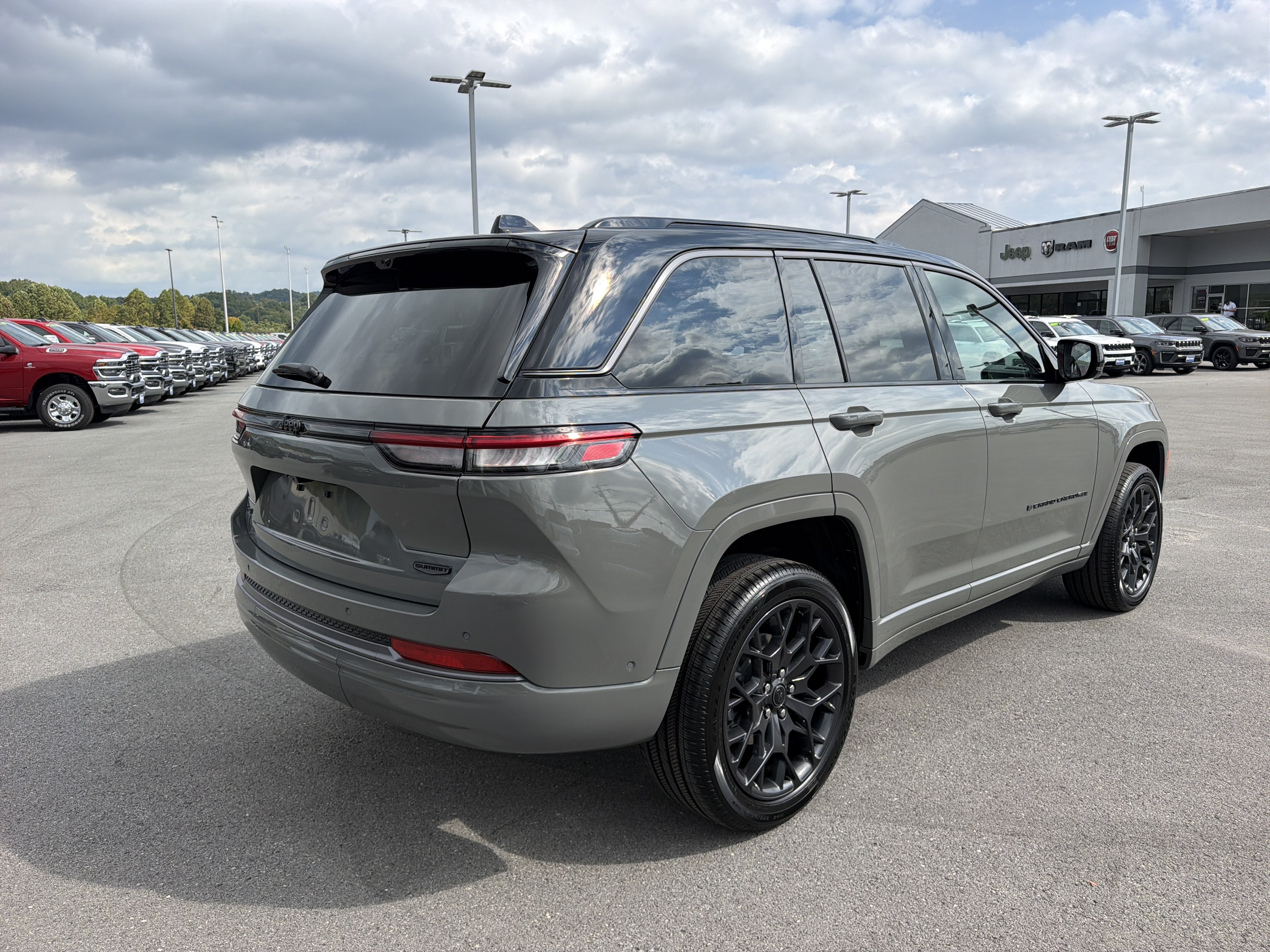 New 2027 Jeep Grand Cherokee Summit AWD/4WD image 6