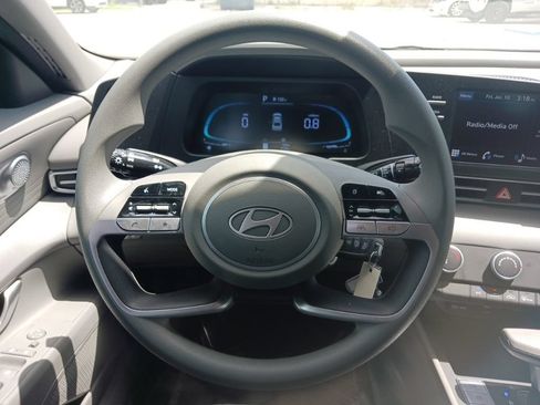 Used 2025 Hyundai Elantra SE FWD image 22