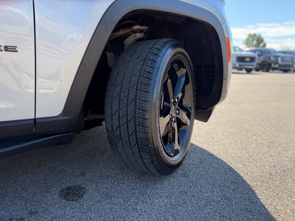 Used 2023 Jeep Grand Cherokee L Altitude AWD/4WD image 8