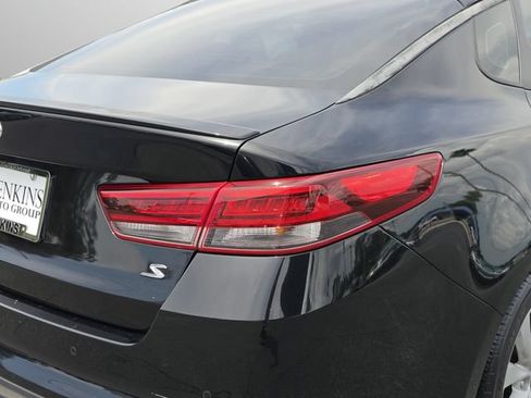 Used 2018 Kia Optima S FWD image 19
