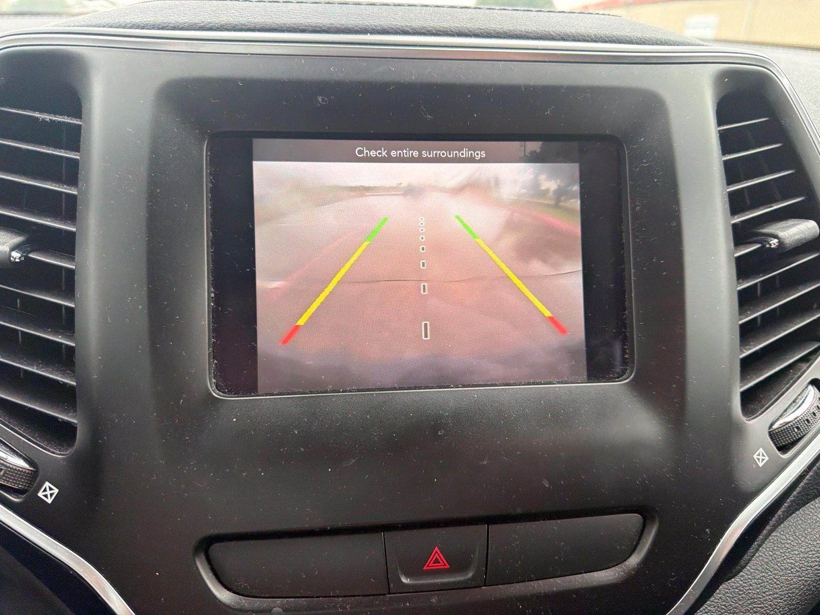 Used 2020 Jeep Cherokee Latitude FWD image 16