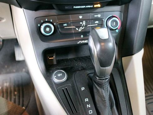 Used 2015 Ford Focus SE w/ SE Sport Package FWD image 19