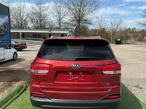 Used 2017 Kia Sorento LX image 7