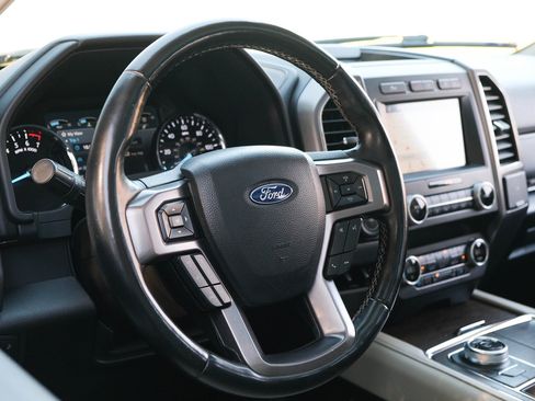 Used 2019 Ford Expedition Max Platinum image 17