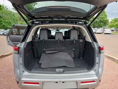 Used 2024 Nissan Pathfinder SL AWD/4WD image 19