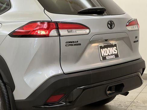 Used 2024 Toyota Corolla Cross SE image 27