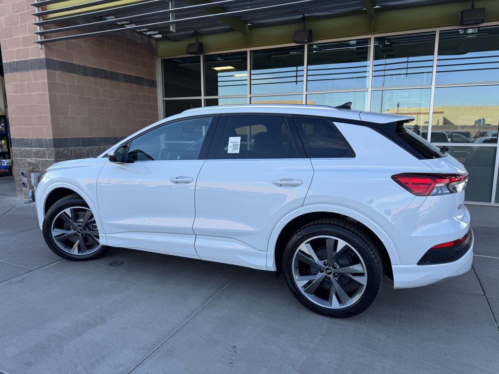 Used 2022 Audi Q4 e-tron Premium Plus w/ Premium Plus AWD/4WD image 5