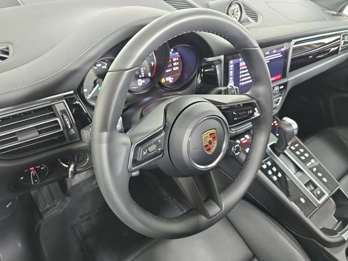 Certified 2026 Porsche Macan AWD/4WD image 4