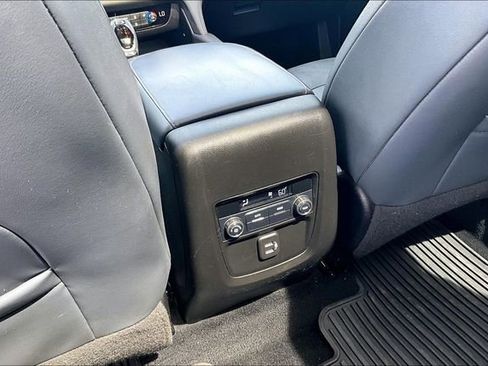 Used 2019 Buick Enclave Essence image 22