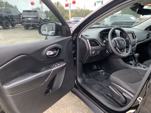 Used 2021 Jeep Cherokee Latitude image 11