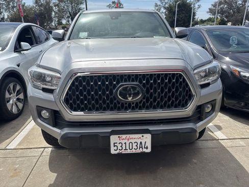 Used 2019 Toyota Tacoma TRD Off-Road w/ TRD Premium Off Road Package AWD/4WD image 6