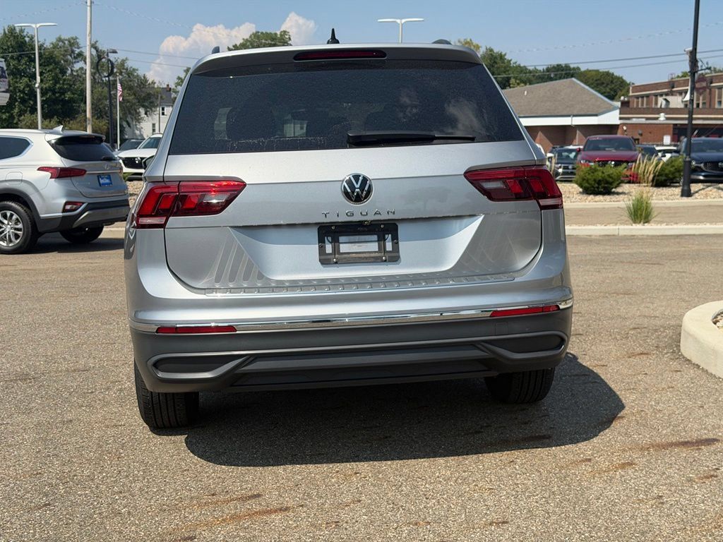 Used 2023 Volkswagen Tiguan S FWD image 4