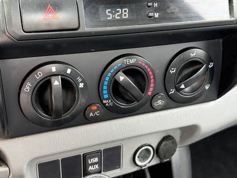 Used 2014 Toyota Tacoma 2WD Regular Cab image 23
