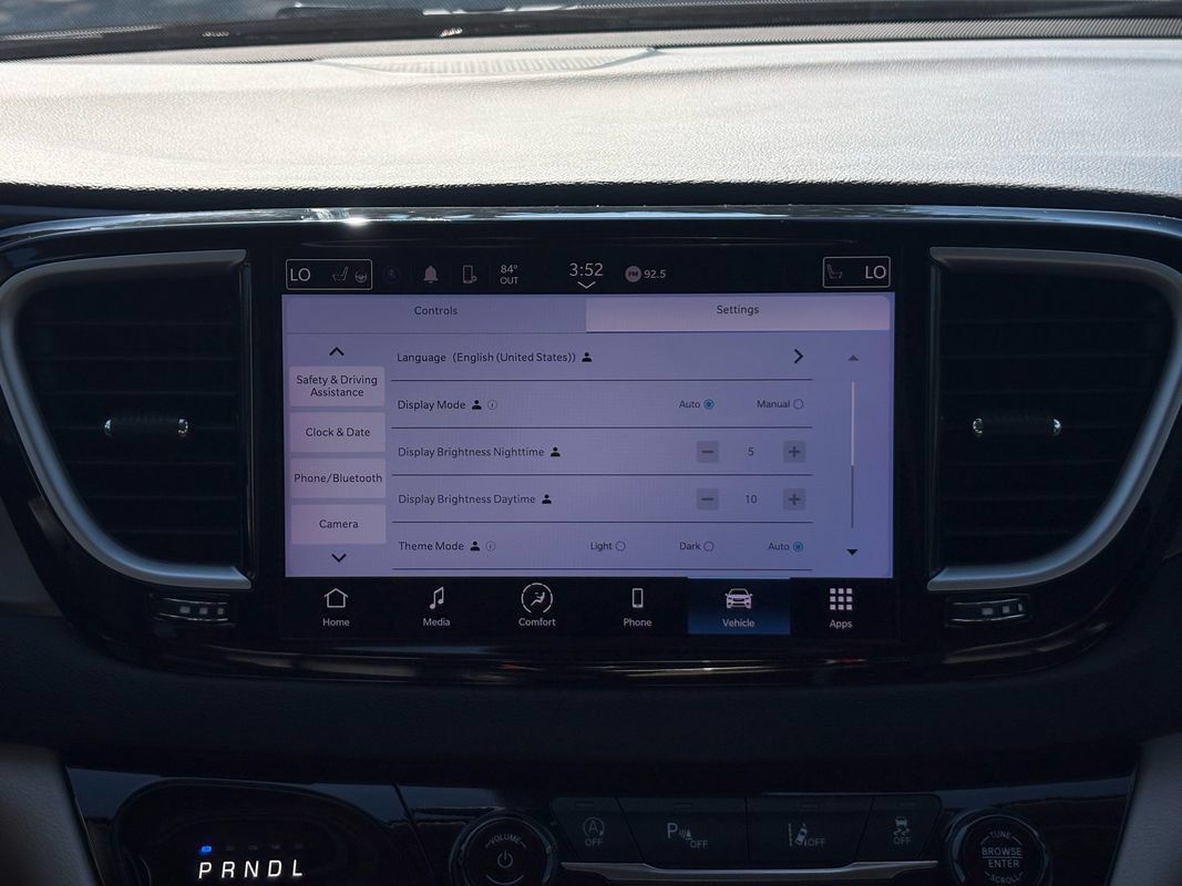 Used 2024 Chrysler Pacifica Touring-L FWD image 18