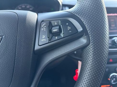 Used 2022 Chevrolet Trax LS w/ Tint and Cruise Package image 18