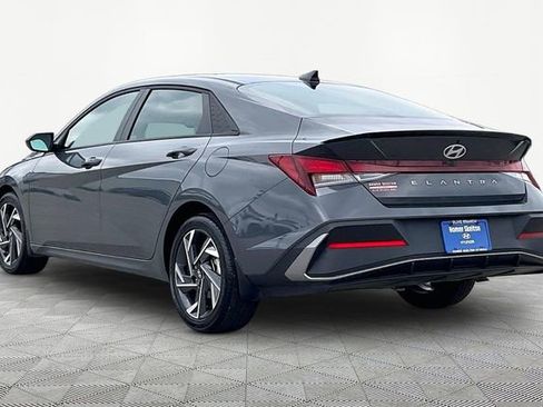 Certified 2025 Hyundai Elantra Sport FWD image 11