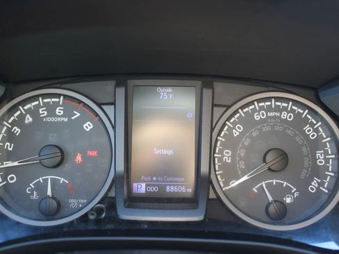 Used 2016 Toyota Tacoma TRD Off-Road image 31