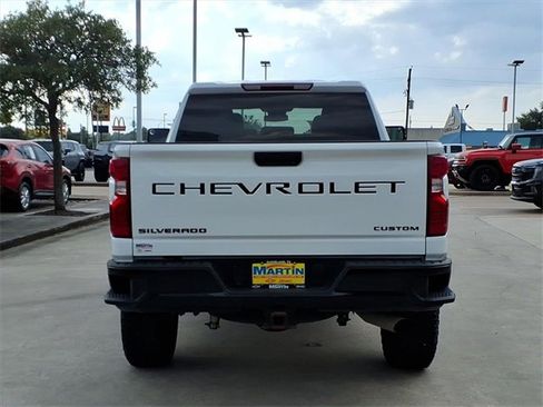Used 2024 Chevrolet Silverado 2500 Custom w/ Custom Convenience Package image 10