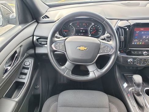 Used 2023 Chevrolet Traverse LT image 16